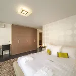 Luxury View & Center Of By Guestlee 아파트