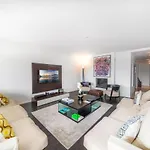 Luxury View & Center Of By Guestlee 아파트 *