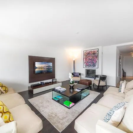 Luxury View & Center Of By Guestlee דירה *