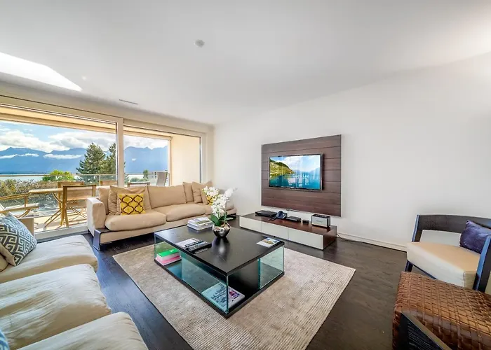 Luxury View & Center Of By Guestlee